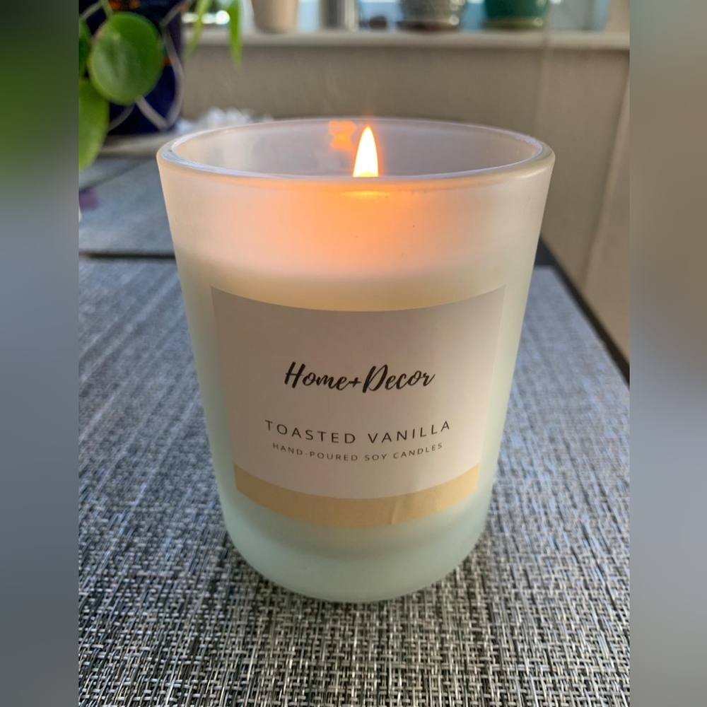 [New in box!] Organic Scented Aromatherapy Candle Wood Wick: Toasted Vanilla 7.8